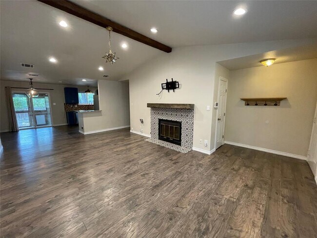 Foto del edificio - 8408 Dixon Dr