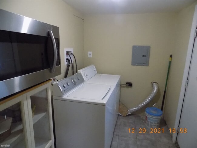 Building Photo - 3 br, 1.5 bath House - 24025 Cunningham Ave