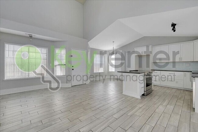 Building Photo - 1320 Hidalgo Cir