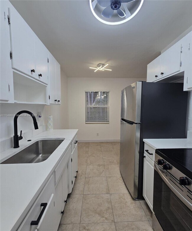 Foto del edificio - 600 SW 11th St