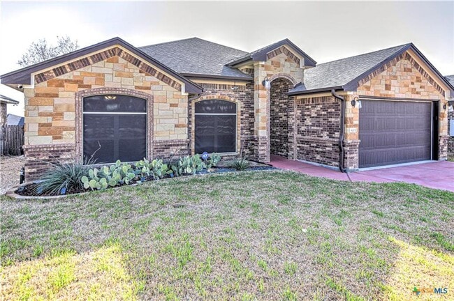 Building Photo - 9005 Grand Oaks Ln