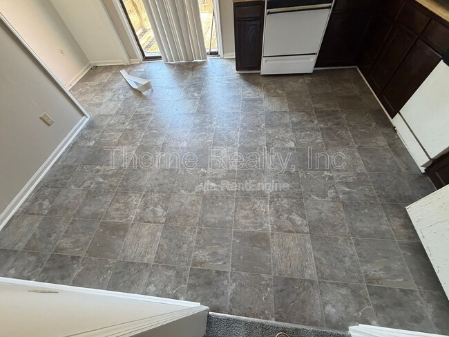 Foto del edificio - 402 Holly Ct