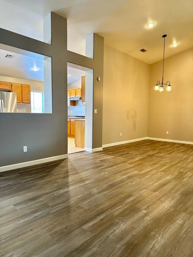 Building Photo - Single Story Home with CASITA in Green Val...