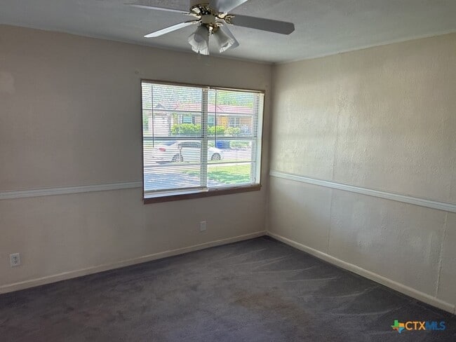 Foto del edificio - 303 Ridge St