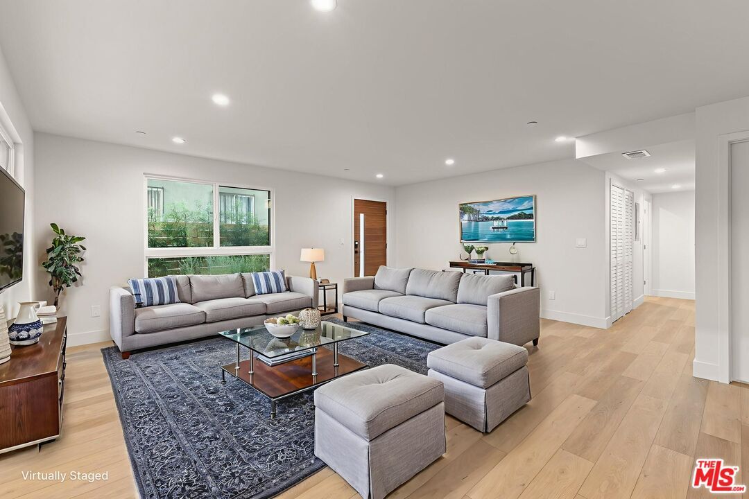 Foto principal - 1750 N Van Ness Ave