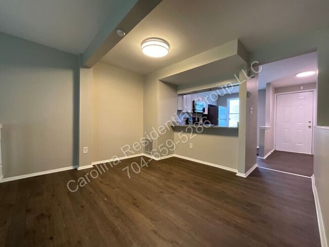Foto del edificio - 7305 Pebblestone Dr