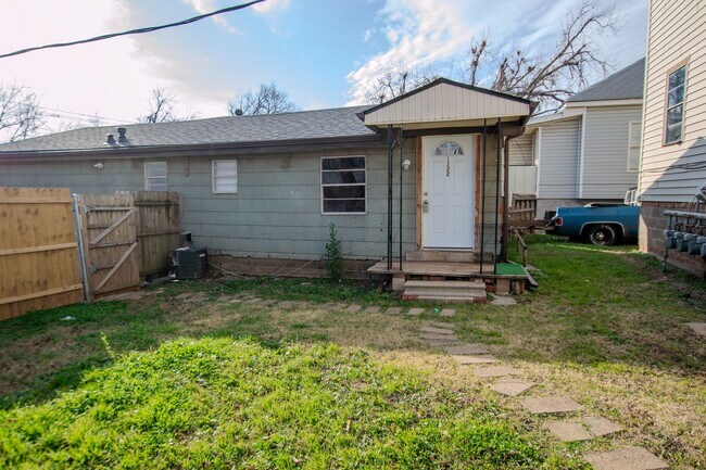 Building Photo - Charming and Convenient: Discover 1222 NW ...