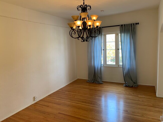 Foto del edificio - 9248 Charleville Blvd