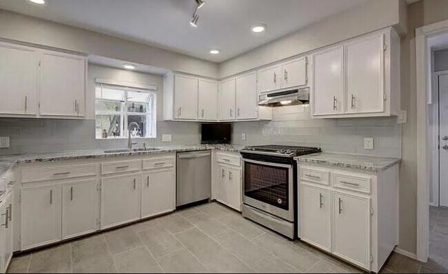 Building Photo - 3709 Tom Green St