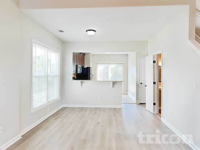 Foto del edificio - 1672 Woodsford Rd