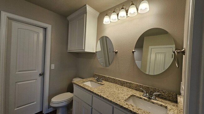 Building Photo - 516 Sweet Pea Ln