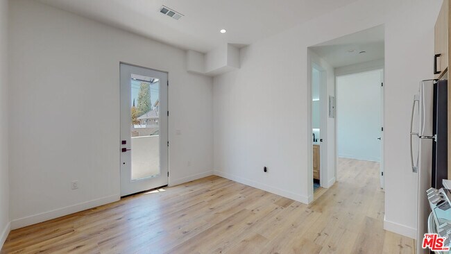 Foto del edificio - 4460 W Maplewood Ave