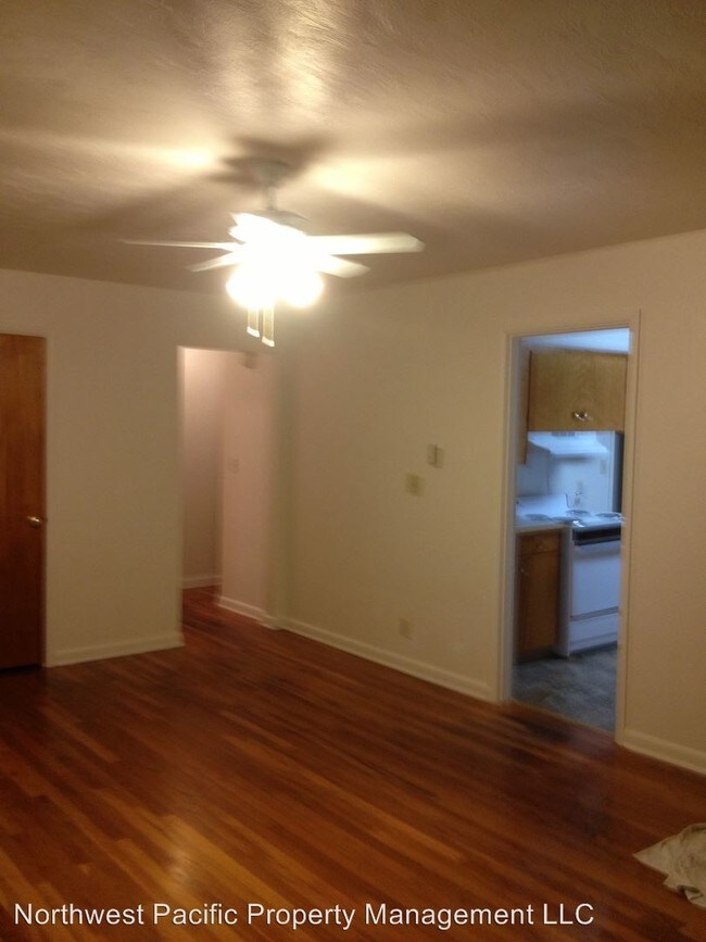 Building Photo - 2 br, 1 bath House - 1033 Saginaw St S