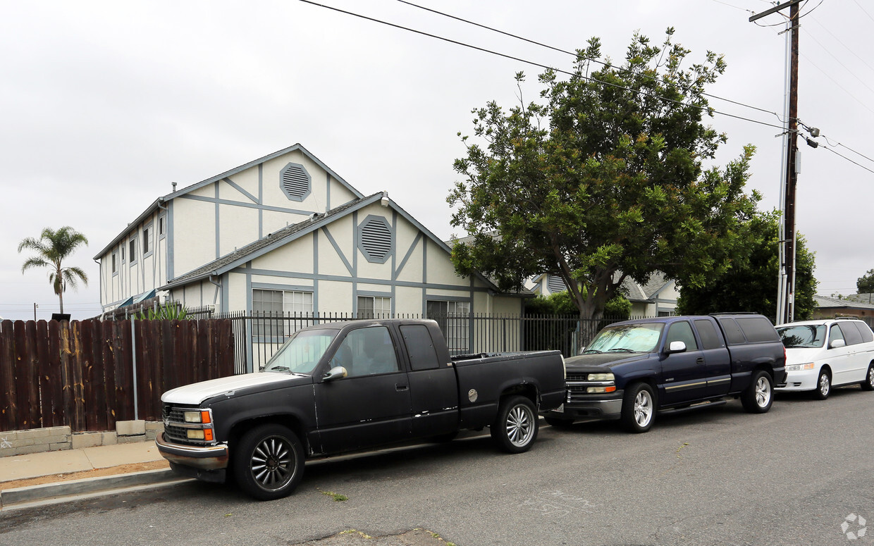 Primary Photo - Walker Manor Apartments