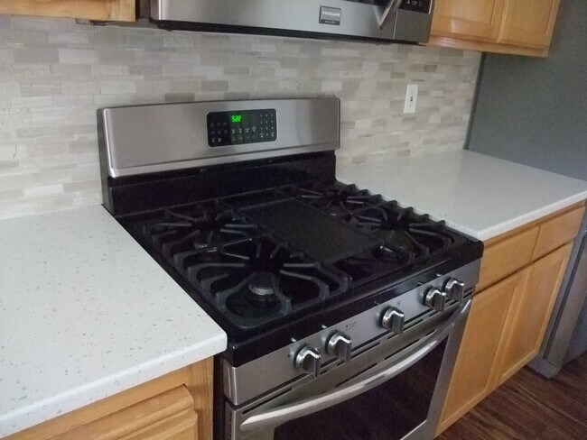 Foto del edificio - Newer 3 Bedroom Home in SW Albany Ready To Move Into