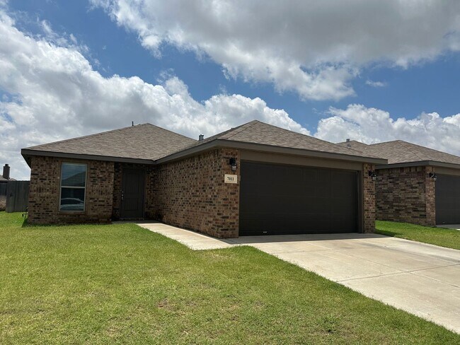 Foto del edificio - Available Now! 3 bedroom, 2 bathrooms.
