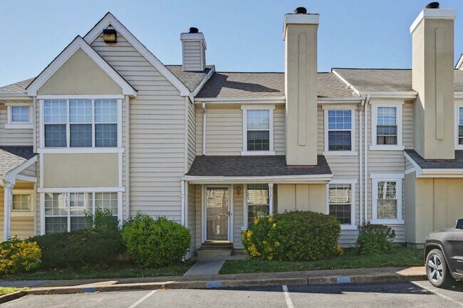 Foto del edificio - Updated 2BR Home Near Transit with Private Fenced Yard in Newport News