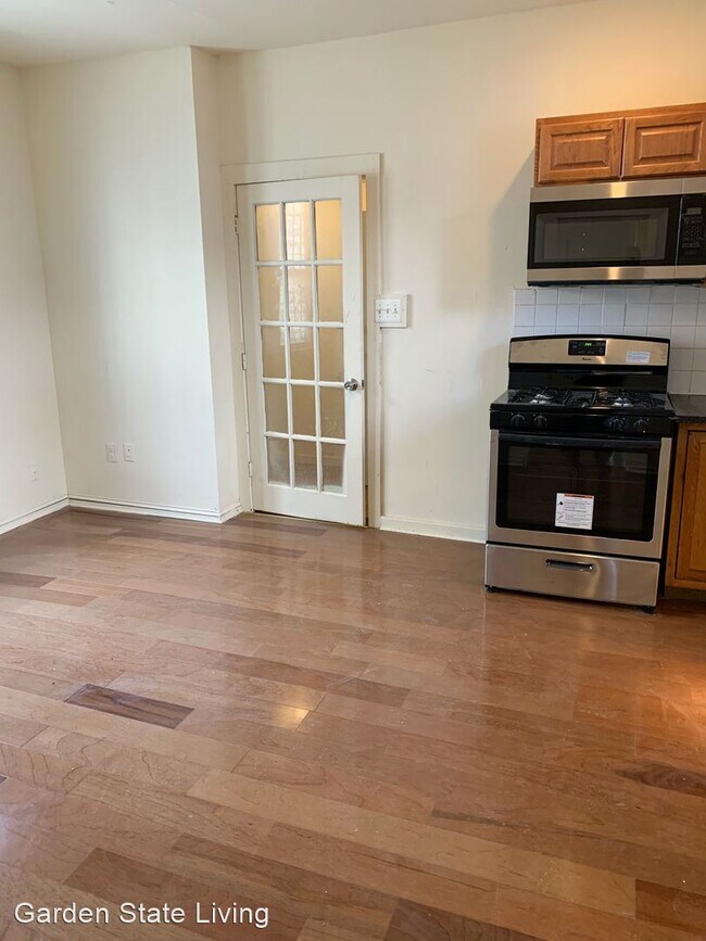 Building Photo - 4 br, 2 bath House - 359-361 South 18th St