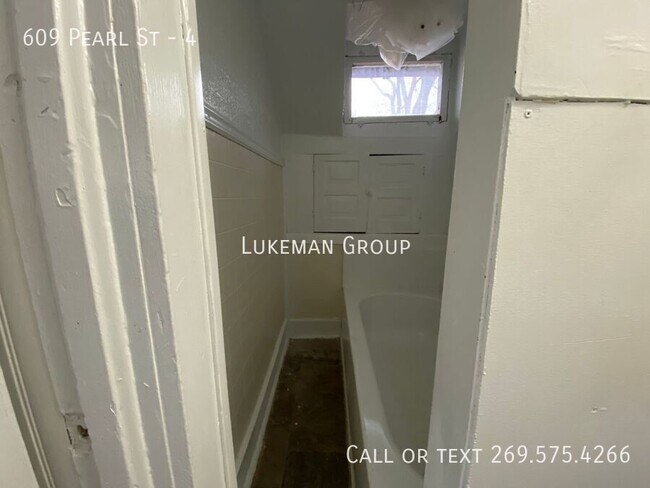 Building Photo - 609 Pearl St