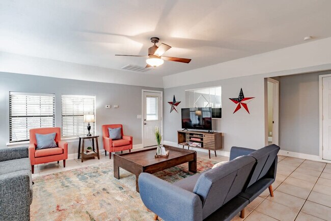 Building Photo - 2255 Dog River Ct