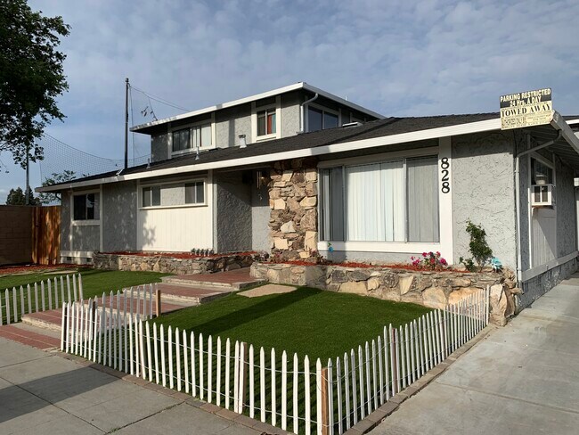 Building Photo - 828 Di Fiore Dr