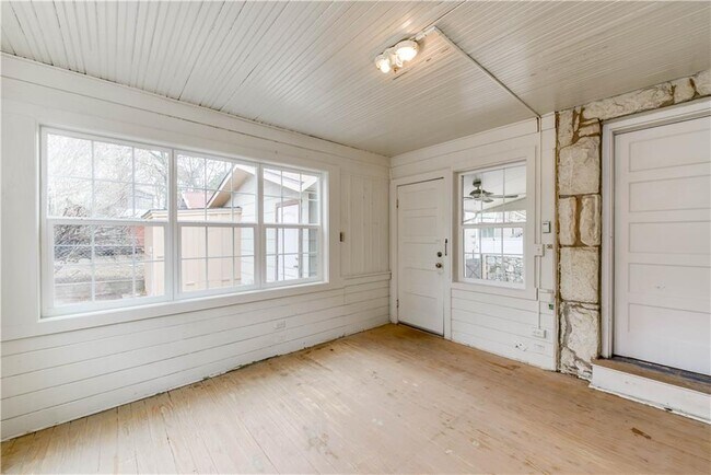 Building Photo - 4405 Caswell Ave