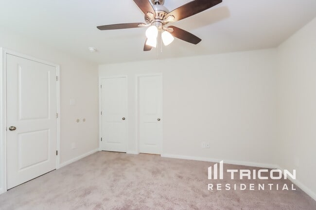 Building Photo - 15811 Del Norte Dr
