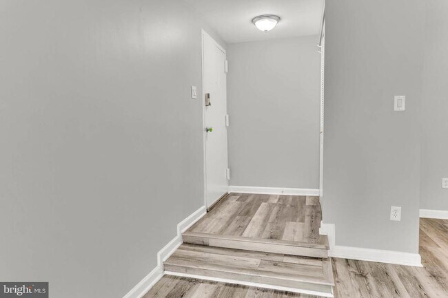 Building Photo - 405 Christopher Ave
