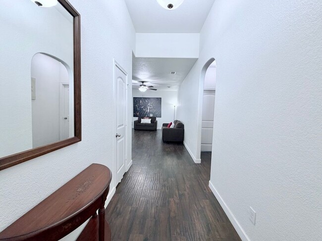 Foto del edificio - 520 Cantebury Park Ln