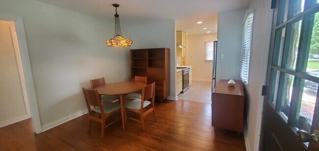 Foto del edificio - 425 Ingleside Ave