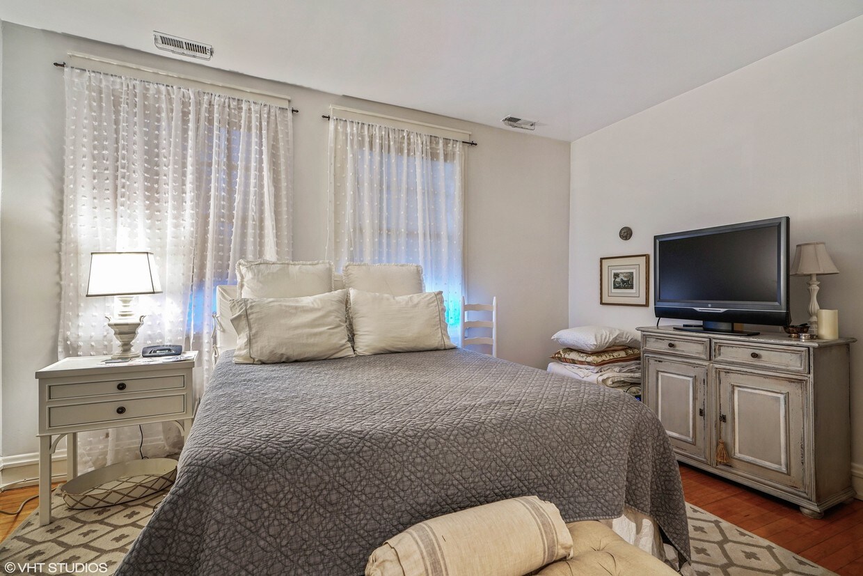 Foto del edificio - 2334 N Cambridge Ave