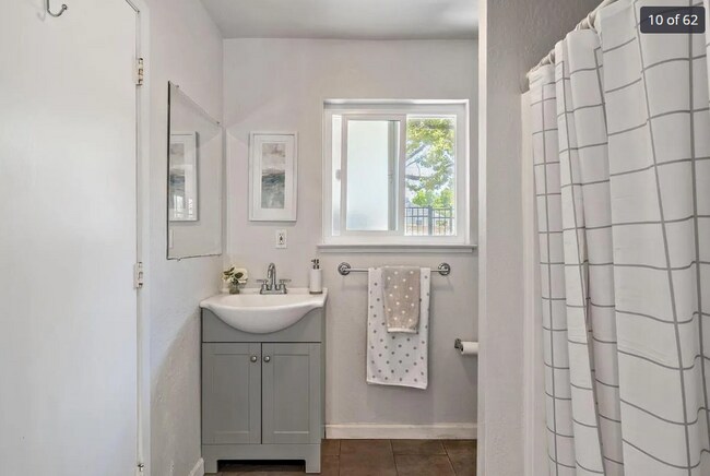 Building Photo - 16515 Marchmont Dr