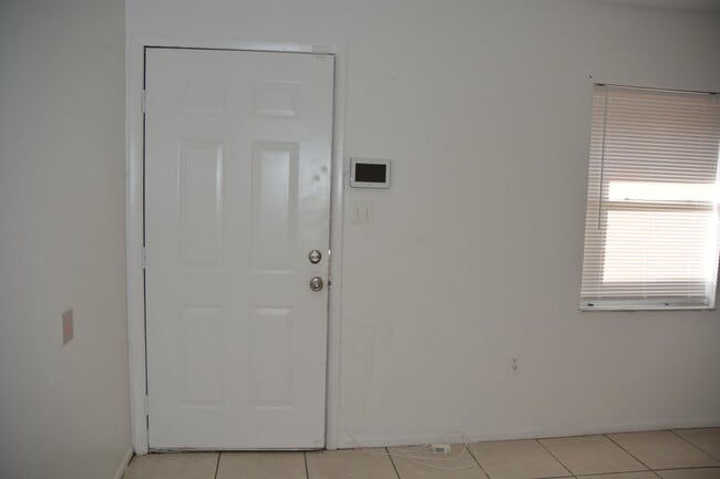 Living Room - Oakcrest Apartments