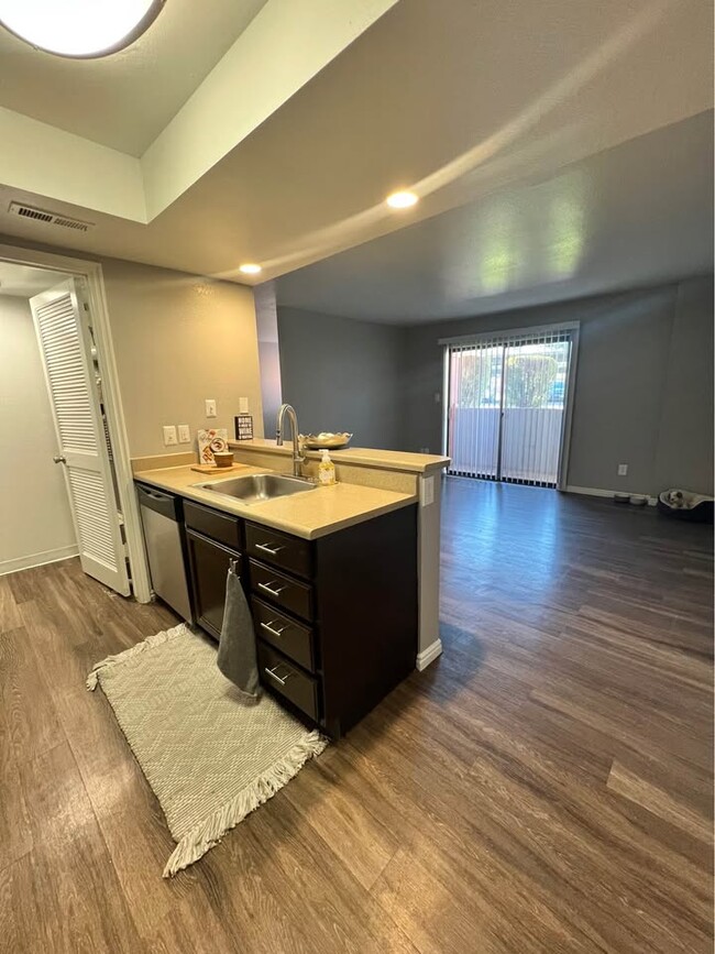 kichen/living - Shadowbrook Apartments