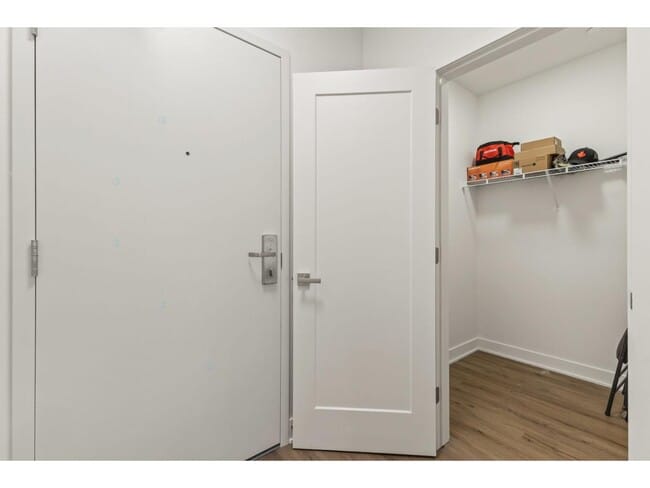 Building Photo - 64 Bd de Lucerne