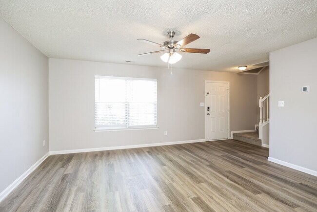 Foto del edificio - 2749 Fairstone Ave