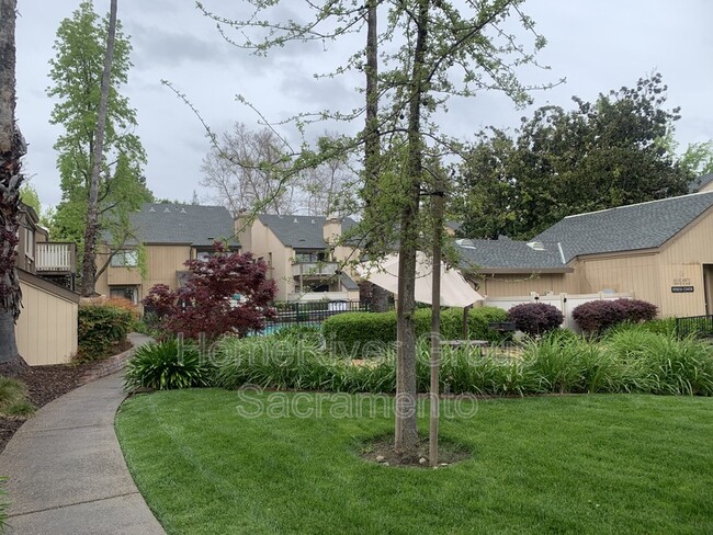 Building Photo - 523 Woodside Oaks