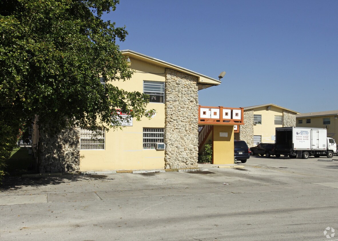 Building Photo - 1085 W 76th St