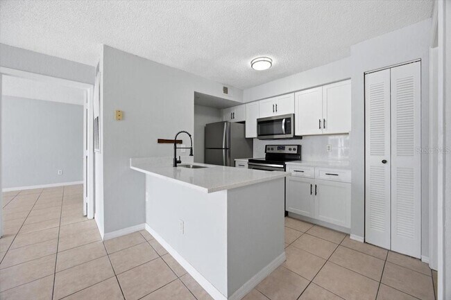 Building Photo - 2213 Grand Cayman Ct