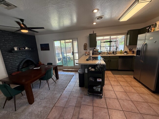 Building Photo - 2361 E Riviera Dr
