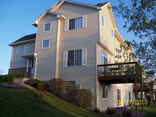 Building Photo - 8925 Olive Lane North