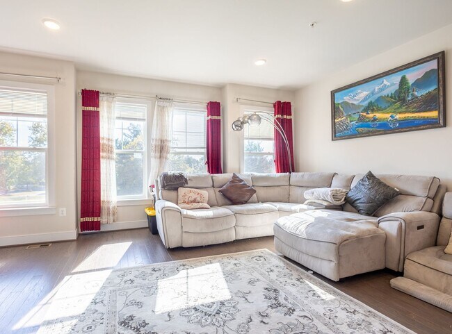 Foto del edificio - Amazing 4 BR/3.5 BA Townhome in Germantown!