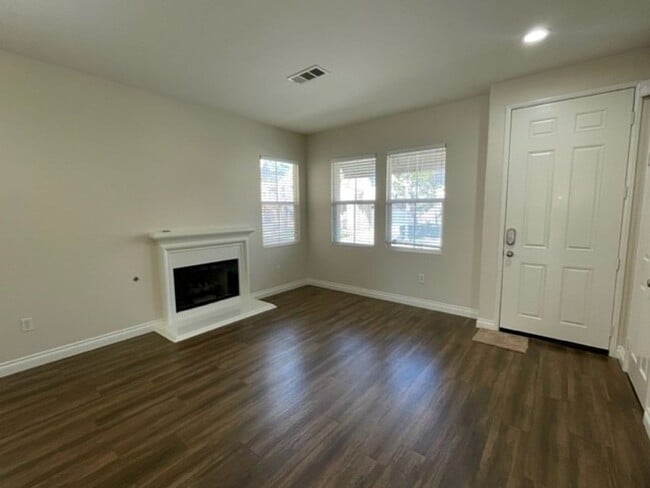 Building Photo - Stunning Home in a Desirable Gated Community