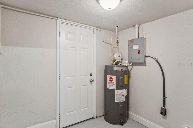 Foto del edificio - 1470 Overlea St