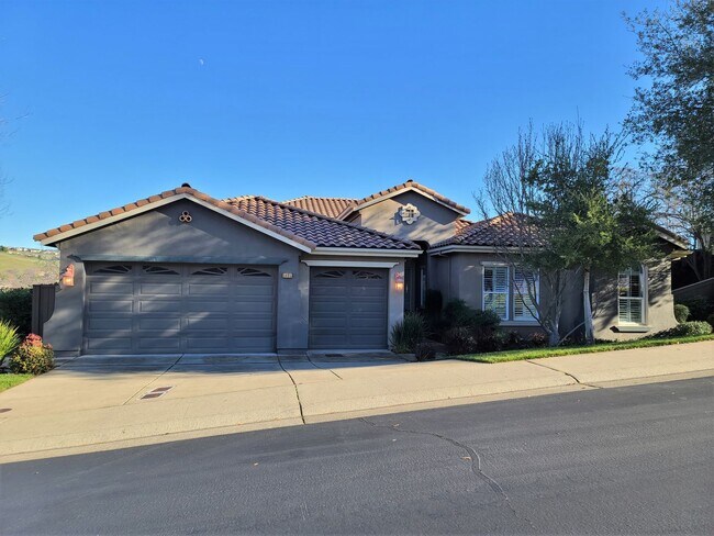 Foto del edificio - Gorgeous Single Story 4 Bdrm Serrano Home ...