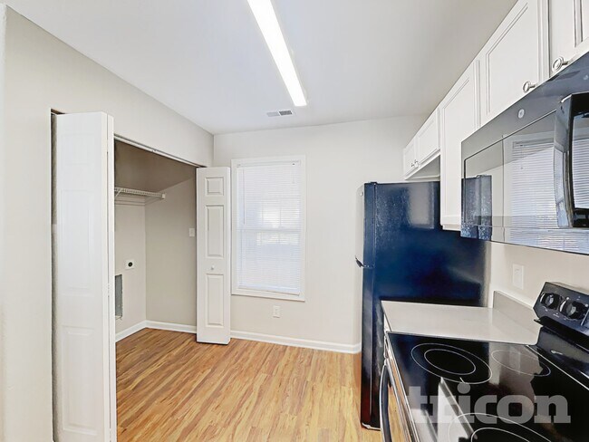 Building Photo - 4504 Valendra Dr