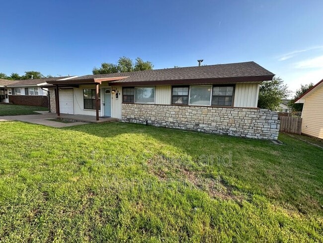Building Photo - 209 Gill Dr
