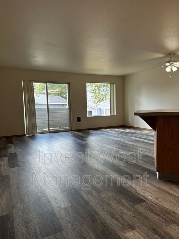 Building Photo - 657 29th St