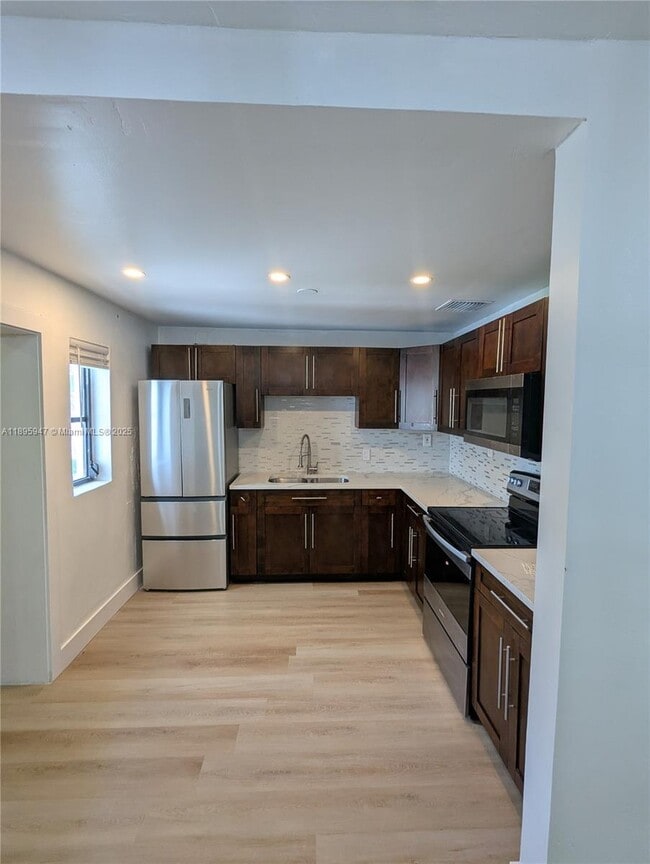 Foto del edificio - 14321 Boggs Dr