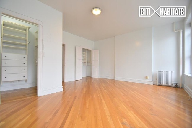 Building Photo - 375 Bleecker St